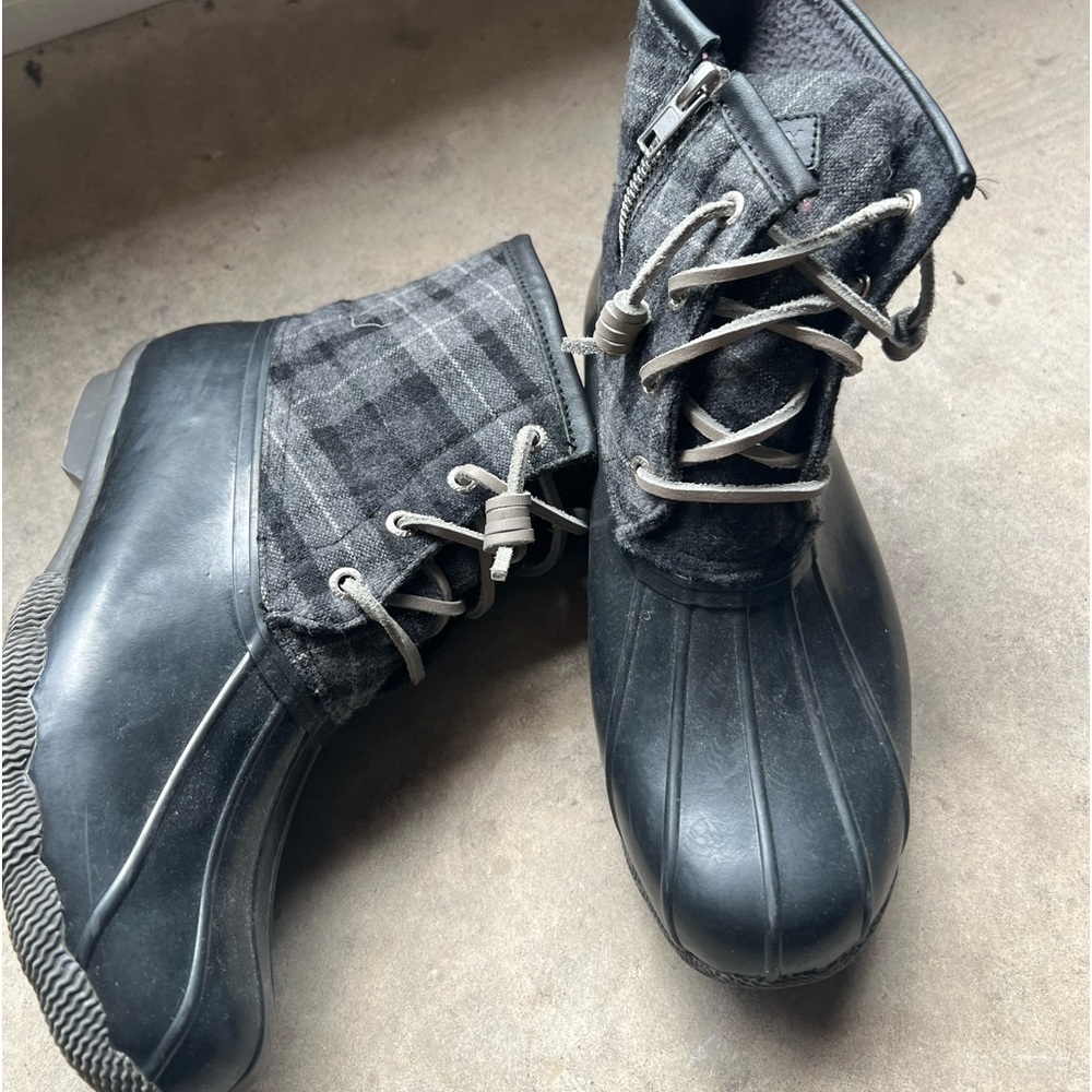 Plaid black sperry boots